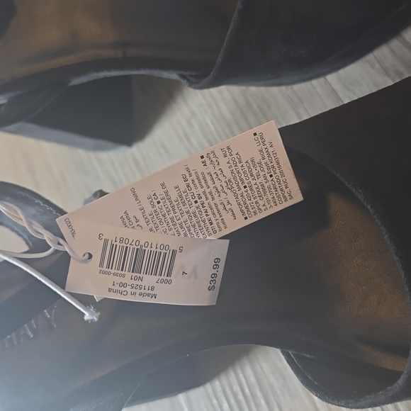 NWT Old Navy Suede Sandals - Picture 6 of 6